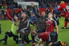 1. Bundesliga - Fußball - FC Ingolstadt 04 - FC Augsburg - Fans Sieg Jubel Marvin Matip (34, FCI) Max Christiansen (19, FCI) Robert Bauer (23, FCI) Benjamin Hübner (5, FCI)