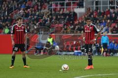 1. Bundesliga - Fußball - FC Ingolstadt 04 - FC Augsburg - Freistoß Pascal Groß (10, FCI) und Darío Lezcano (37, FCI)