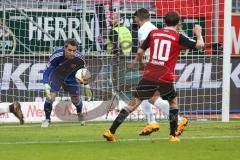 1. Bundesliga - Fußball - FC Ingolstadt 04 - FC Augsburg - Torwart Ramazan Özcan (1, FCI) rettet den Ball von Caiuby (FCA 30) und Raul Bobadilla (FCA 25)
