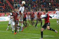 1. Bundesliga - Fußball - FC Ingolstadt 04 - Bayer 04 Leverkusen - Donati, Giulio (Leverkusen 26) rettet mit dem Kopf, links Marvin Matip (34, FCI) und rechts Mathew Leckie (7, FCI)