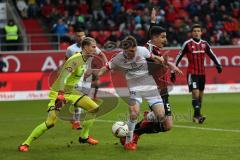 1. Bundesliga - Fußball - FC Ingolstadt 04 - 1. FSV Mainz 05 - Torwart Karius, Loris (Mainz 1) Bussmann, Gaetan (Mainz 24) und  Benjamin Hübner (5, FCI) wird geschubst