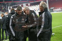 1. Bundesliga - Fußball - FC Ingolstadt 04 - Bayer 04 Leverkusen - Nach dem Spiel Co-Trainer Michael Henke (FCI), Frank dreves und Vorsitzender des Vorstandes Peter Jackwerth (FCI)