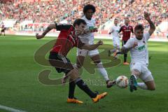 1. Bundesliga - Fußball - FC Ingolstadt 04 - FC Augsburg - Pascal Groß (10, FCI) Caiuby (FCA 30) Stafylidis, K. (FCA 3)