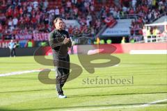 1. Bundesliga - Fußball - FC Ingolstadt 04 - FC Bayern München - 1:2 Niederlage, Bayern ist Deutscher Meister, FCI dankt den Fans Jubel, Cheftrainer Ralph Hasenhüttl (FCI) gerührt mit Tränen