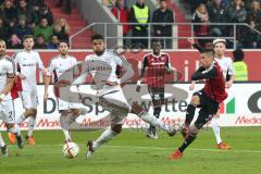 1. Bundesliga - Fußball - FC Ingolstadt 04 - Bayer 04 Leverkusen - rechts Stefan Lex (14, FCI) zieht ab, Tah, Jonathan (Leverkusen 4)