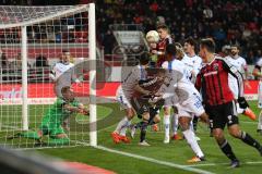 1. Bundesliga - Fußball - FC Ingolstadt 04 - SV Darmstadt 98 - links Torwart Christian Mathenia (31 Darmstadt 98) boxt den Ball von mitte Moritz Hartmann (9, FCI) weg. oben Benjamin Hübner (5, FCI)