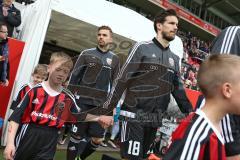 1. Bundesliga - Fußball - FC Ingolstadt 04 - FC Schalke 04 - Einmarsch Einlauf Romain Brégerie (18, FCI) und Lukas Hinterseer (16, FCI)