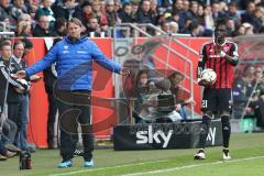 1. Bundesliga - Fußball - FC Ingolstadt 04 - Borussia Mönchengladbach - verstehen Schiedsrichter Entscheidung nicht Cheftrainer Ralph Hasenhüttl (FCI) und Danny da Costa (21, FCI)