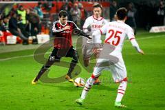 1. Bundesliga - Fußball - FC Ingolstadt 04 - 1. FC Köln - Pascal Groß (10, FCI) verteidigt den Ball gegen Yannick Gerhardt (31, 1. FC Köln). Foto: Adalbert Michalik