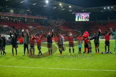 1. Bundesliga - Fußball - FC Ingolstadt 04 - 1. FSV Mainz 05 - Sie Feiern mit den Fans