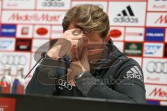 1. Bundesliga - Fußball - FC Ingolstadt 04 - FC Bayern München - Pressekonferenz, Cheftrainer Ralph Hasenhüttl (FCI) zu Tränen gerührt