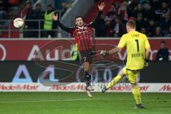 1. Bundesliga - Fußball - FC Ingolstadt 04 - Bayer 04 Leverkusen - Mathew Leckie (7, FCI) und Torwart Leno, Bernd (Leverkusen 1)