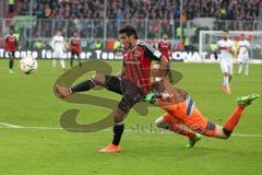 1. Bundesliga - Fußball - FC Ingolstadt 04 - VfB Stuttgart - Sturm auf das Tor Darío Lezcano (37, FCI) Torwart Przemyslaw Tyton (22 Stuttgart) hält und trifft dadurch das Tor nicht