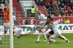 1. Bundesliga - Fußball - FC Ingolstadt 04 - Hannover 96 - mitte Alfredo Morales (6, FCI) köpft zum 1:0 Tor Jubel Hiroki Sakai (Hannover 4) links Alexander Milosevic (Hannover 24), Torwart Ron-Robert Zieler (Hannover 1) keine Chance