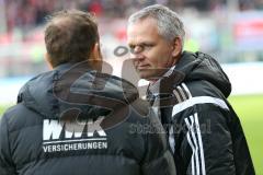 1. Bundesliga - Fußball - FC Ingolstadt 04 - FC Augsburg -  Geschäftsführer Harald Gärtner (FCI) mit Cheftrainer Markus Weinzierl (FCA)