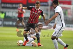 1. Bundesliga - Fußball - FC Ingolstadt 04 - Eintracht Frankfurt - Pascal Groß (10, FCI) und rechts Stefan Reinartz (7 Frankfurt)