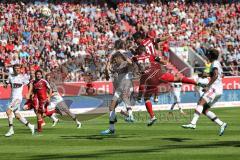 1. Bundesliga - Fußball - FC Ingolstadt 04 - FC Bayern München - rechts Darío Lezcano (37, FCI) köpft zum Tor