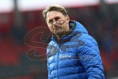 1. Bundesliga - Fußball - FC Ingolstadt 04 - VfB Stuttgart - Cheftrainer Ralph Hasenhüttl (FCI) nach dem Spiel bedankt sich bei den Fans
