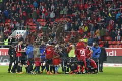 1. Bundesliga - Fußball - FC Ingolstadt 04 - FC Augsburg - Spiel ist aus, Sieg Jubel Mannschaft auf dem Feld