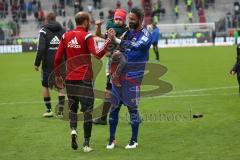 1. Bundesliga - Fußball - FC Ingolstadt 04 - Borussia Mönchengladbach - Sieg Jubel Moritz Hartmann (9, FCI) mit Torwart Ramazan Özcan (1, FCI)