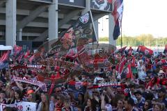 1. Bundesliga - Fußball - FC Ingolstadt 04 - FC Bayern München - Verabschiedung Saisonabschlußfest, Fahnen Schals Jubel Choreo