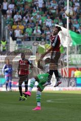 1. Bundesliga - Fußball - FC Ingolstadt 04 - VfL Wolfsburg -  Kopfballduell Luiz Gustavo (Wolfsburg 22) unten und oben Mathew Leckie (7, FCI)