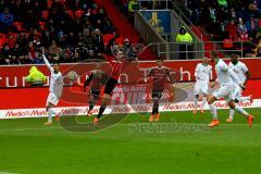 1. Bundesliga - Fußball - FC Ingolstadt 04 - SV Werder Bremen - Mathew Leckie (7, FCI)  verpasst einen hohen Ball