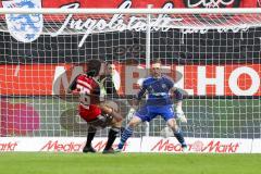 1. BL - Saison 2015/2016 - FC Ingolstadt 04 - Schalke 04 - Almog Cohen (#36 FC Ingolstadt 04) mit der Chance zum 3:0 Führungstreffer - Tor - Ralf Fährmann Torwart (1, Schalke) - Foto: Meyer Jürgen