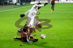 1. Bundesliga - Fußball - FC Ingolstadt 04 - 1. FC Köln - Mathew Leckie (7, FCI) verliert den Zweikampf gegen Anthony Modeste (27, 1. FC Köln). Foto: Adalbert Michalik