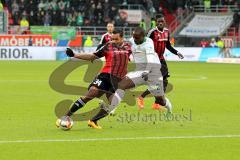 1. Bundesliga - Fußball - FC Ingolstadt 04 - SV Werder Bremen - Marvin Matip (34, FCI) im Zweikampf gegen Anthony Ujah (21, SV Werder Bremen)