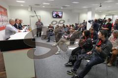 1. Bundesliga - Fußball - FC Ingolstadt 04 - Eintracht Frankfurt - Pressekonferenz nach dem Spiel mit Cheftrainer Armin Veh (Trainer Frankfurt) und Cheftrainer Ralph Hasenhüttl (FCI)