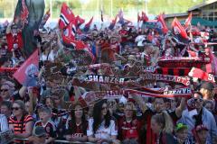 1. Bundesliga - Fußball - FC Ingolstadt 04 - FC Bayern München - Verabschiedung Saisonabschlußfest, Fahnen Schals Jubel Choreo