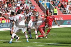 1. Bundesliga - Fußball - FC Ingolstadt 04 - FC Bayern München - Streß vor Bayern Tor rechts Darío Lezcano (37, FCI) Mathew Leckie (7, FCI)