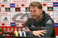 1. Bundesliga - Fußball - FC Ingolstadt 04 - FC Bayern München - Pressekonferenz, Cheftrainer Ralph Hasenhüttl (FCI) zu Tränen gerührt