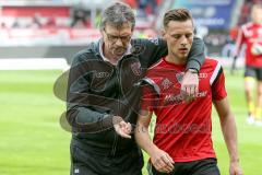 1. BL - Saison 2015/2016 - FC Ingolstadt 04 - Schalke 04 - Vor dem Spiel Michael Henke (Co-Trainer FC Ingolstadt 04) gibt Tips an Robert Bauer (#23 FC Ingolstadt 04) - Foto: Meyer Jürgen