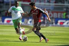 1. Bundesliga - Fußball - FC Ingolstadt 04 - VfL Wolfsburg -  Alfredo Morales (6, FCI) und links Josuha Guilavogui (Wolfsburg 23)