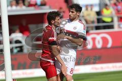 1. Bundesliga - Fußball - FC Ingolstadt 04 - FC Bayern München - Mathew Leckie (7, FCI) und Javi Martinez (8 Bayern)