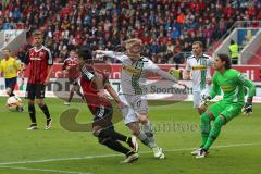 1. Bundesliga - Fußball - FC Ingolstadt 04 - Borussia Mönchengladbach - links Darío Lezcano (37, FCI) Oscar Wendt (Gladbach 17) Torwart Yann Sommer (Gladbach 1)