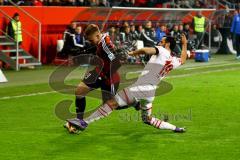 1. Bundesliga - Fußball - FC Ingolstadt 04 - 1. FC Köln - Markus Suttner (29, FCI)  im Zweikampf gegen Mergim Mavraj (19, 1. FC Köln). Foto: Adalbert Michalik