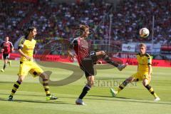 1. Bundesliga - Fußball - FC Ingolstadt 04 - Borussia Dortmund - Neven Subotic (BVB 4) Lukas Hinterseer (16, FCI) und rechts Matthias Ginter (BVB 28)