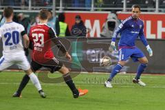 1. BL - Saison 2015/2016 - FC Ingolstadt 04 - Darmstadt 98 -  Robert Bauer (#23 FC Ingolstadt 04) - Marcel Heller (#20 Darmstadt98) - Ramazan Özcan (#1 FC Ingolstadt 04) - Foto: Jürgen Meyer