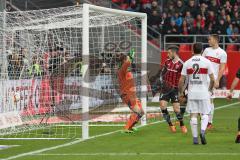 1. Bundesliga - Fußball - FC Ingolstadt 04 - VfB Stuttgart - 2:1 Tor durch Mathew Leckie (7, FCI), Torwart Przemyslaw Tyton (22 Stuttgart) kommt nicht hin.