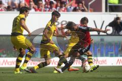 1. Bundesliga - Fußball - FC Ingolstadt 04 - Borussia Dortmund - Mathew Leckie (7, FCI), links Mats Hummels (BVB 15)