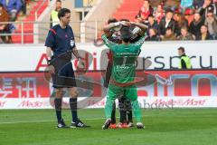 1. BL - Saison 2015/2016 - FC Ingolstadt 04 - 1899 Hoffenheim - Ramazan Özcan (#1 FC Ingolstadt 04) leistet Erste Hilfe bei Benjamin Hübner (#5 FC Ingolstadt 04) - Foto: Jürgen Meyer