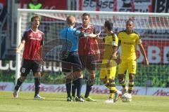 1. Bundesliga - Fußball - FC Ingolstadt 04 - Borussia Dortmund - Streit zwischen Romain Brégerie (18, FCI) Benjamin Hübner (5, FCI) Henrikh Mkhitaryan (BVB 10) und Pierre-Emerick Aubameyang (BVB 17)