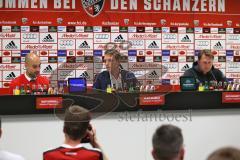 1. Bundesliga - Fußball - FC Ingolstadt 04 - FC Bayern München - Pressekonferenz Cheftrainer Ralph Hasenhüttl (FCI), Pressesprecher Oliver Samwald und rechts Cheftrainer Ralph Hasenhüttl (FCI)