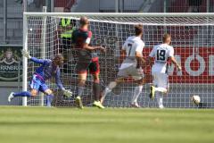 1. Bundesliga - Fußball - Testspiel -  FC Ingolstadt 04 - Celta De Vigo - Spielabbruch - links Torwart Ramazan Özcan (1, FCI) Ball geht vorbei