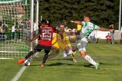 Freundschaftsspiel - Saison 2015/2016 - FC Ingolstadt 04 - SpVgg Greuther Fürth - Elias Kachunga (#25 FC Ingolstadt 04) mit der Herreingabe zum Eigentor von Fürth - Flekken Mark Torwart Greuther Fürth - Franke Marcel weiß #28 Greuther Fürth - - Foto: Jürg