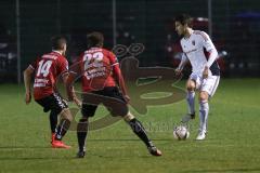 1. Bundesliga - Fußball - Testspiel - FC Ingolstadt 04 - SG Sonnenhof Großaspach - rechts #fc18 in der Abwehr gegen 14 Bashkim Renneke und 22 Daniel Hägele