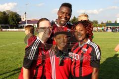 Freundschaftsspiel - Saison 2015/2016 - FC Ingolstadt 04 - SpVgg Greuther Fürth - Roger de Oliveira Bernardo (#8 FC Ingolstadt 04) mit Fans - Foto: Jürgen Meyer